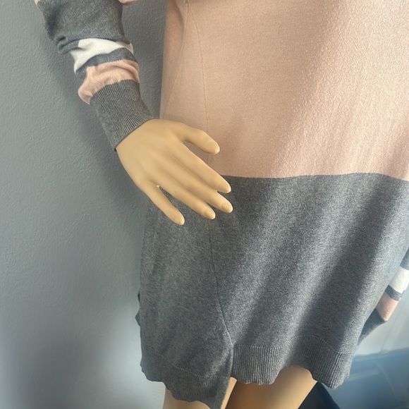 Vince Camuto Oversized Dusty Rose Shark Hem Long Sleeve Tunic Varsity Sweater - Picture 3 of 8
